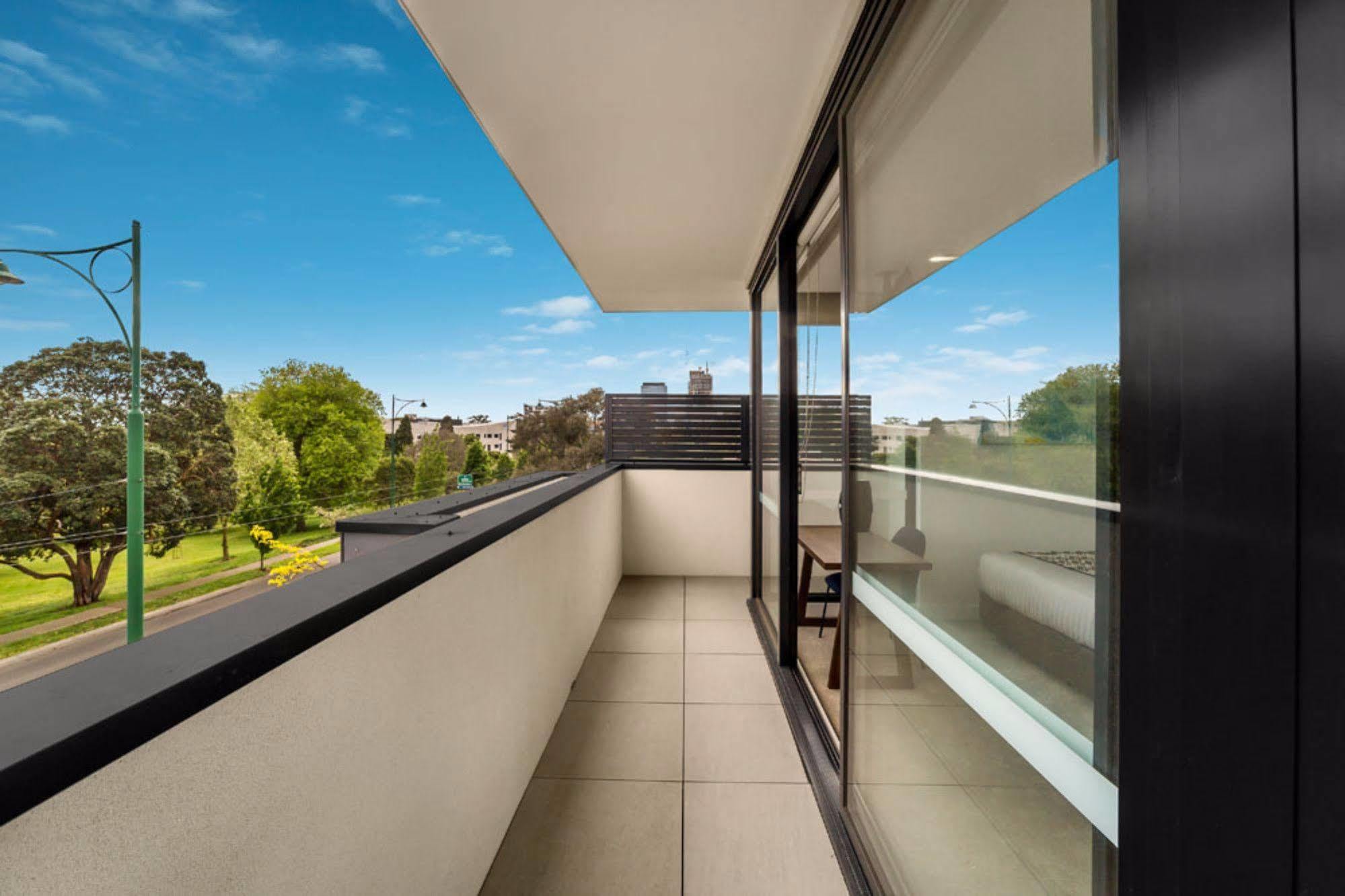 Whitehorse Apartments Hotel Box Hill Exterior photo